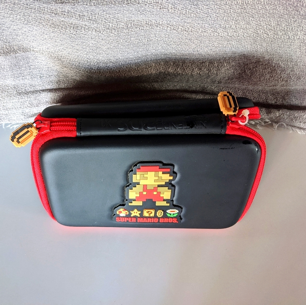 Nintendo 3 DS XL case Super Mario Brothers